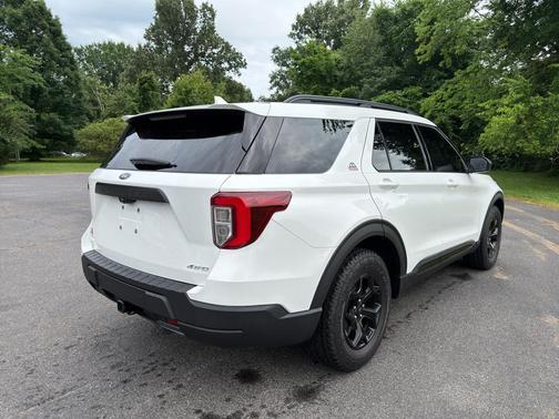 Star White Metallic Tri-Coat 2022 Ford Explorer Timberline