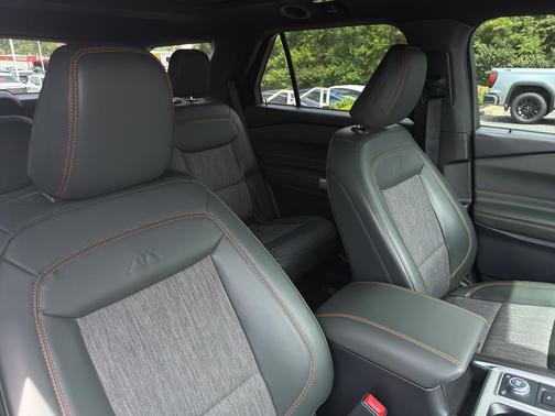 Star White Metallic Tri-Coat 2022 Ford Explorer Timberline