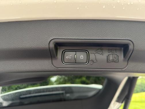 Star White Metallic Tri-Coat 2022 Ford Explorer Timberline