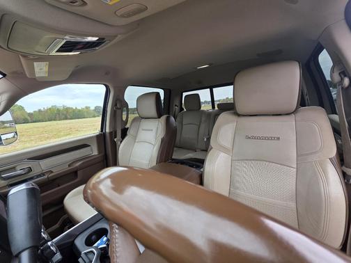 2022 RAM 3500 Laramie Crew Cab 4x4 8' Box