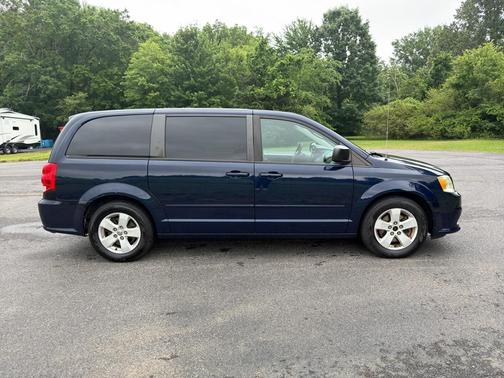 True Blue Pearlcoat 2013 Dodge Grand Caravan SE