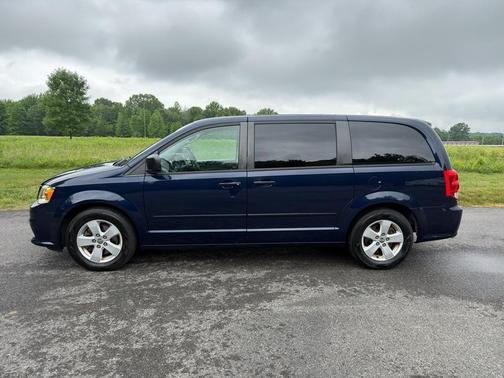 True Blue Pearlcoat 2013 Dodge Grand Caravan SE