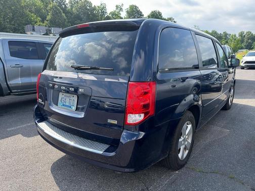 True Blue Pearlcoat 2013 Dodge Grand Caravan SE
