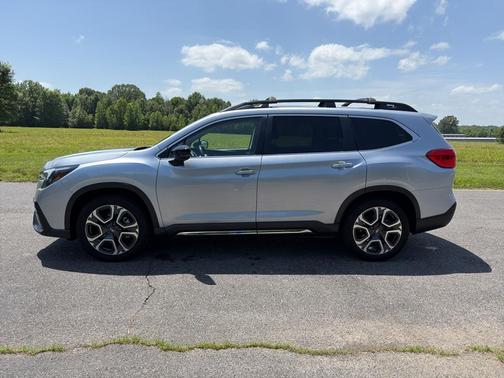 Ice Silver Metallic 2024 Subaru Ascent Limited 8-Passenger