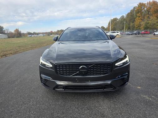 2021 Volvo V90 T6 R-Design