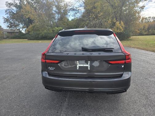 2021 Volvo V90 T6 R-Design