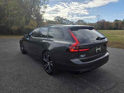 2021 Volvo V90 T6 R-Design
