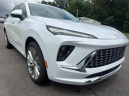 Iridescent White Tricoat 2026 Buick Envision Avenir AWD