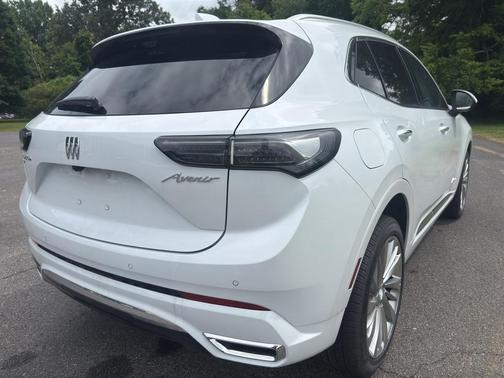 Iridescent White Tricoat 2026 Buick Envision Avenir AWD