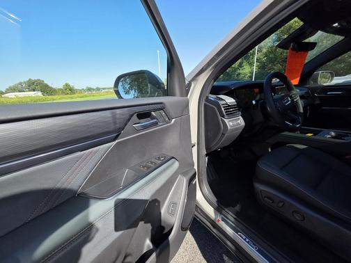 2026 GMC Acadia AWD AT4