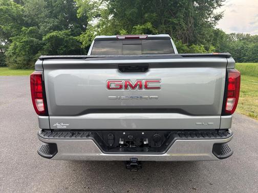 Sterling Metallic 2024 GMC Sierra 1500 SLE