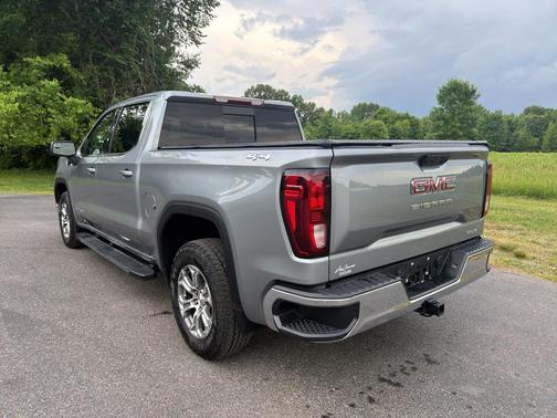 Sterling Metallic 2024 GMC Sierra 1500 SLE