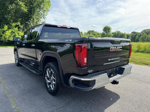Onyx Black 2023 GMC Sierra 1500 SLT
