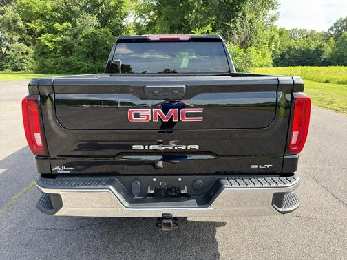 Onyx Black 2023 GMC Sierra 1500 SLT