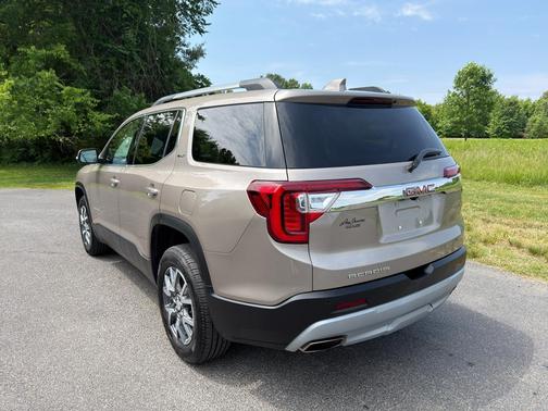 Light Stone Metallic 2023 GMC Acadia FWD SLT
