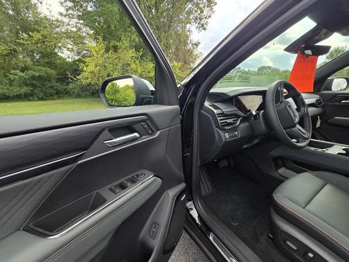 2026 GMC Acadia AWD AT4