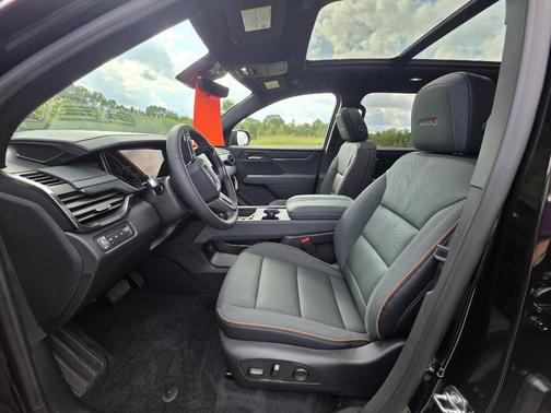 2026 GMC Acadia AWD AT4