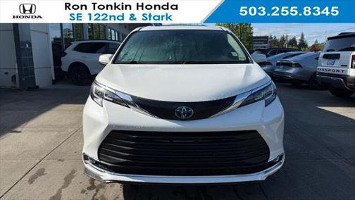 2021 Toyota Sienna XLE 8 Passenger