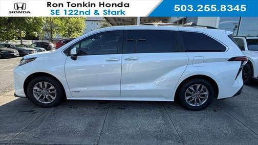 2021 Toyota Sienna XLE 8 Passenger