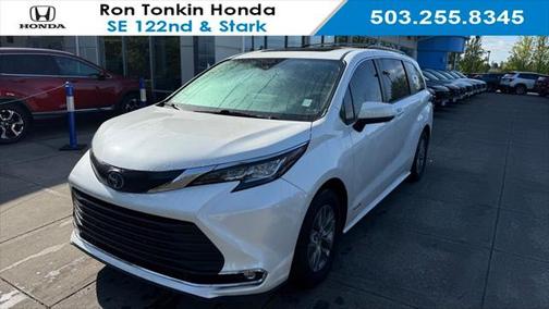 2021 Toyota Sienna XLE 8 Passenger