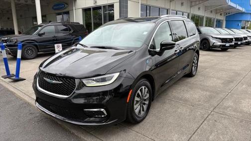 2021 Chrysler Pacifica Hybrid Touring L