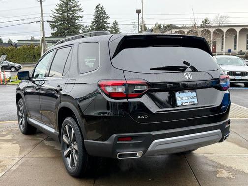 2025 Honda Pilot Touring 8-Passenger