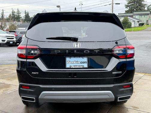 2025 Honda Pilot Touring 8-Passenger