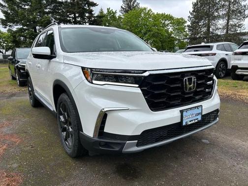 2025 Honda Pilot Touring 8-Passenger