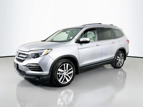 Lunar Silver Metallic 2018 Honda Pilot Touring