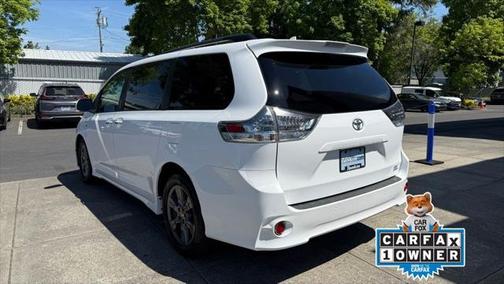 2020 Toyota Sienna SE