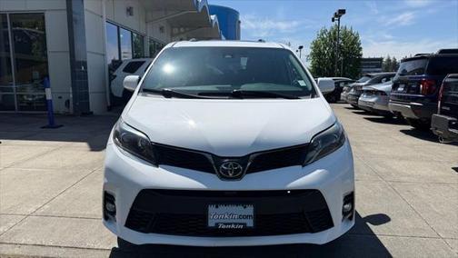 2020 Toyota Sienna SE