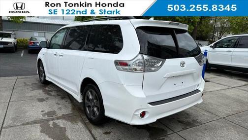 2020 Toyota Sienna SE