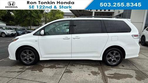2020 Toyota Sienna SE