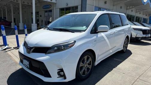 2020 Toyota Sienna SE