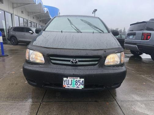 2002 Toyota Sienna LE