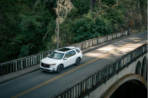2025 Honda Pilot Touring 8-Passenger