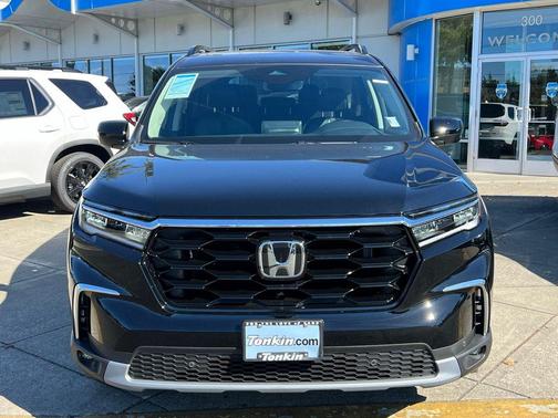 2025 Honda Pilot Touring 8-Passenger