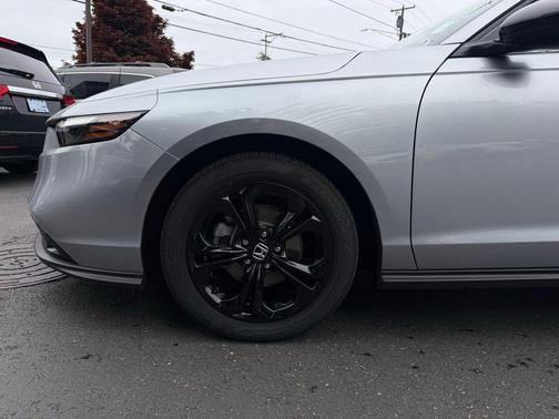 Solar Silver Metallic 2025 Honda Accord SE