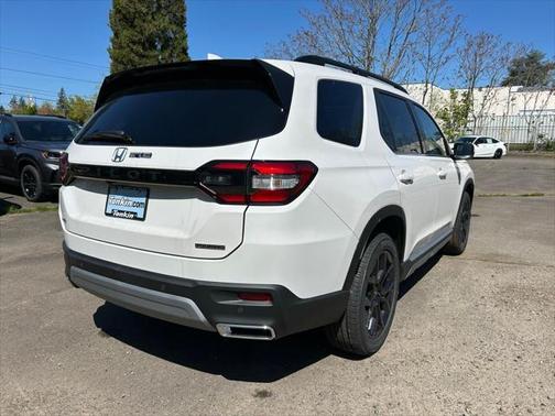 2025 Honda Pilot Touring 8-Passenger