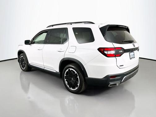 Platinum White Pearl 2026 Honda Pilot Touring 8-Passenger