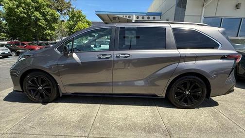 2022 Toyota Sienna XSE 7 Passenger