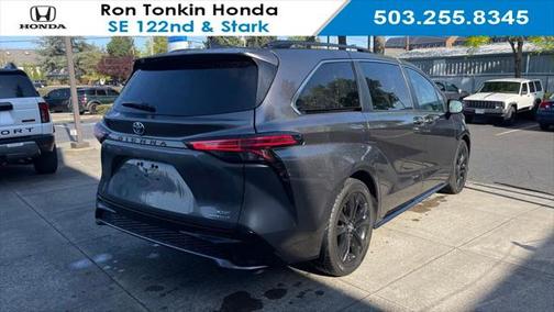 2022 Toyota Sienna XSE 7 Passenger