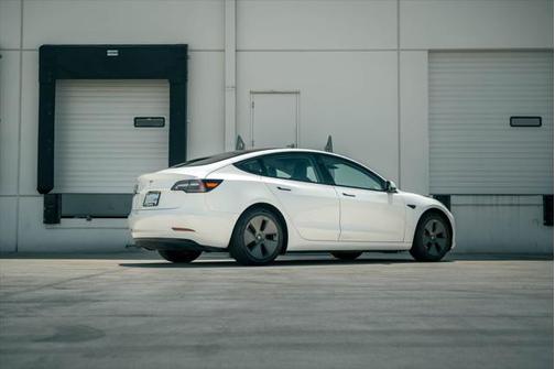 2021 Tesla Model 3 Standard Range Plus