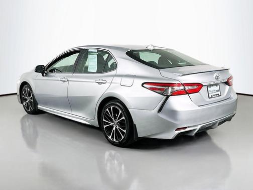 Celestial Silver Metallic 2018 Toyota Camry SE