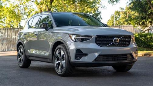 2024 Volvo XC40 B5 Core Bright Theme