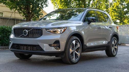 2024 Volvo XC40 B5 Core Bright Theme