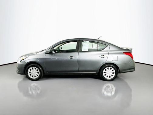 Gun Metallic 2018 Nissan Versa 1.6 SV