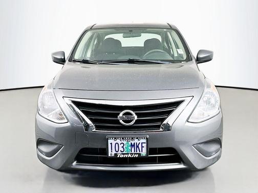 Gun Metallic 2018 Nissan Versa 1.6 SV