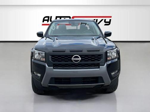 Super Black 2025 Nissan Frontier SV