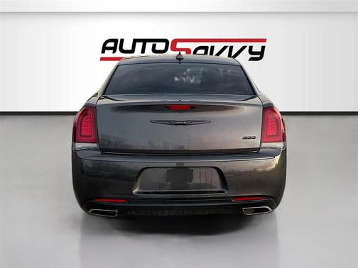 2021 Chrysler 300 Touring